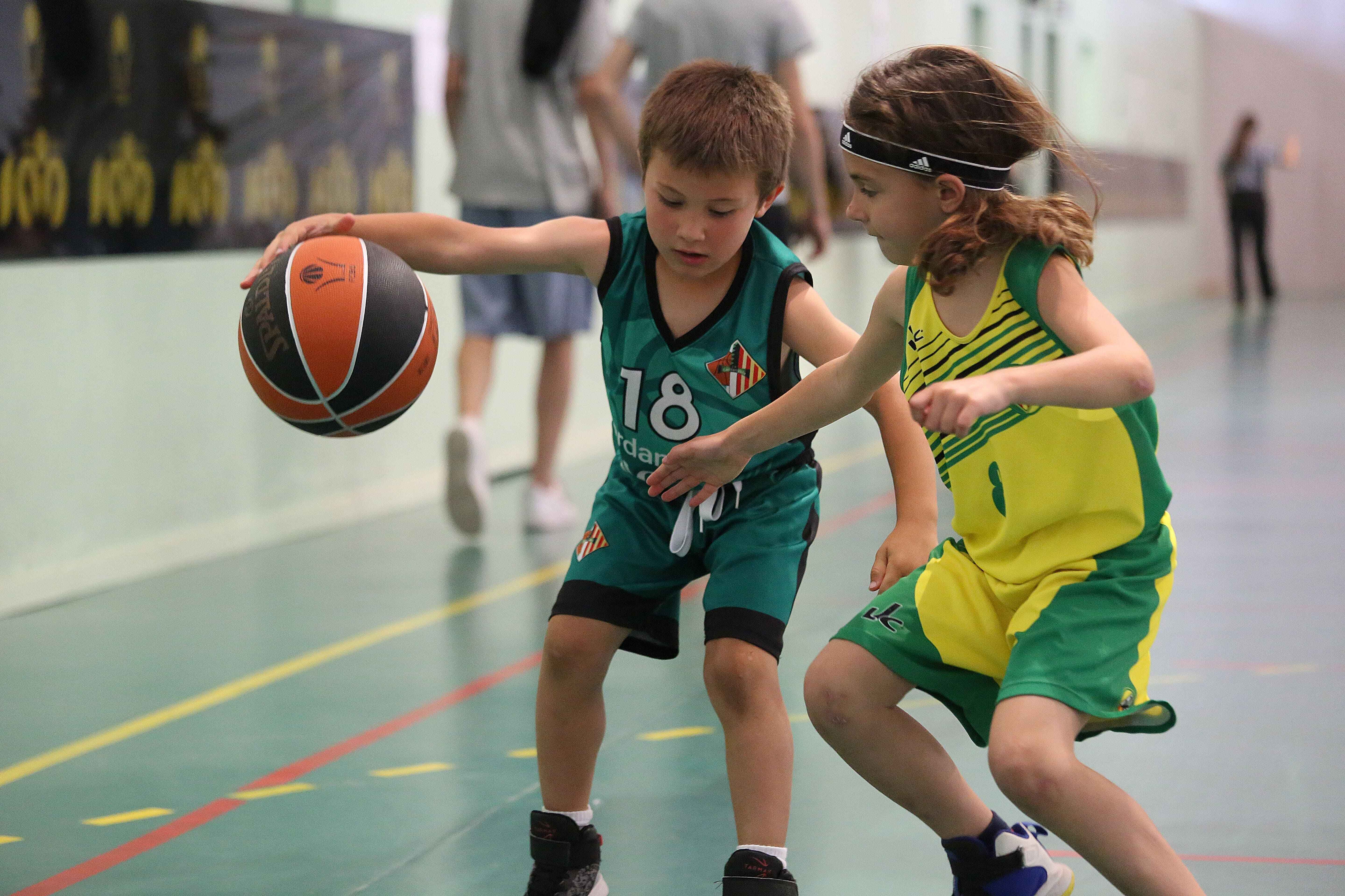 Inscripcions obertes per a la Trobada Final d'Escoles de Bàsquet i Escobol de Barcelona