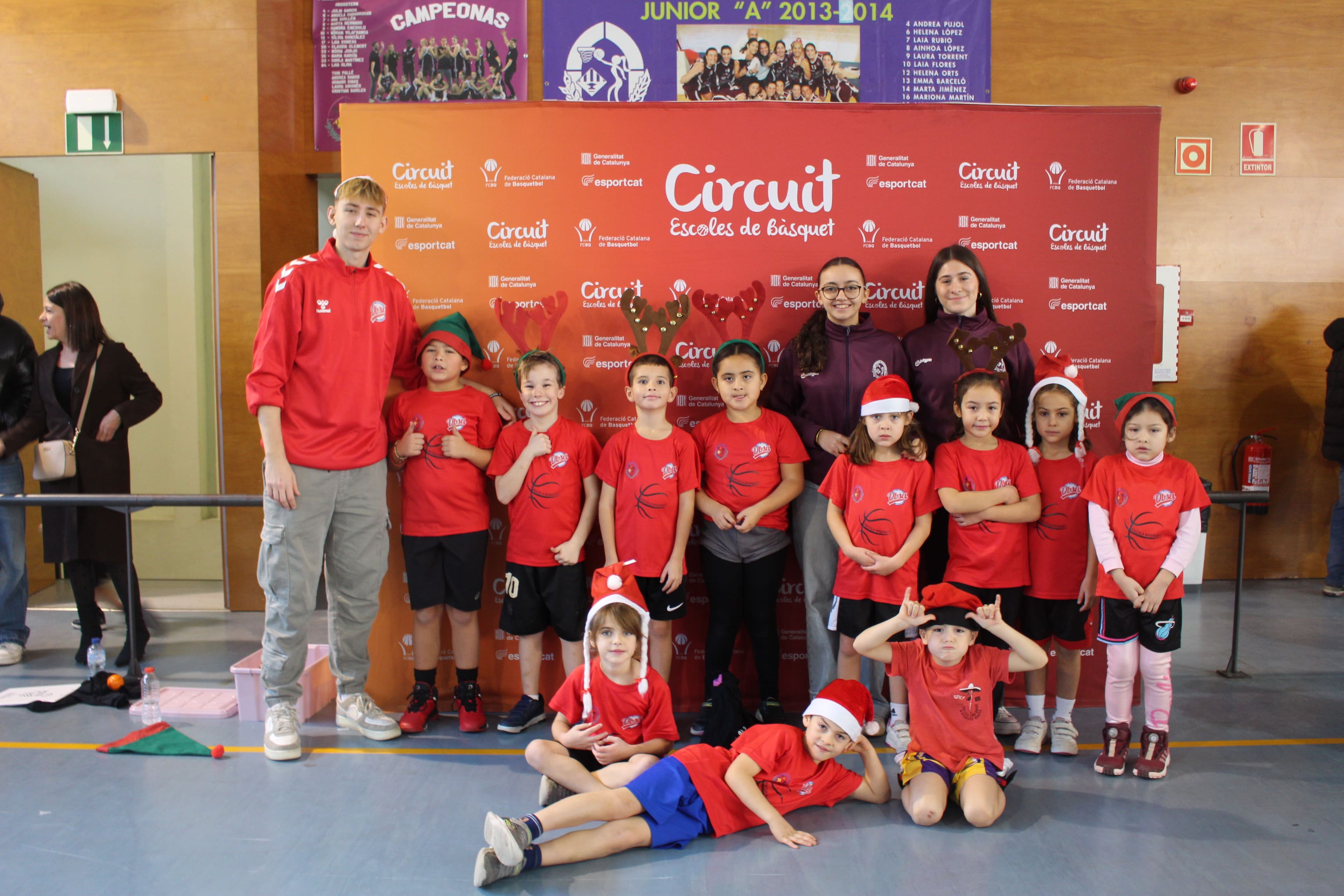 Sant Adrià de Besòs acull la Trobada de Nadal d'Escoles de Bàsquet de la província de Barcelona 