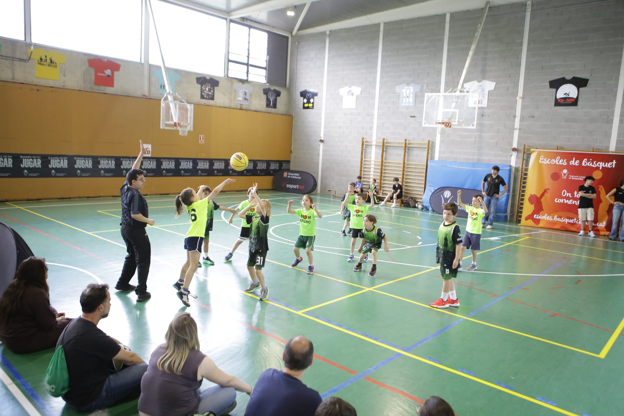 Cloenda de les Escoles de Bàsquet i Escobol amb una espectacular Trobada Final